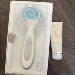 NUSKIN ageLOC Lumispa iO Device with USB Magnetic Charger